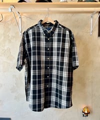 チェックに定評のあるブランドの半袖シャツ