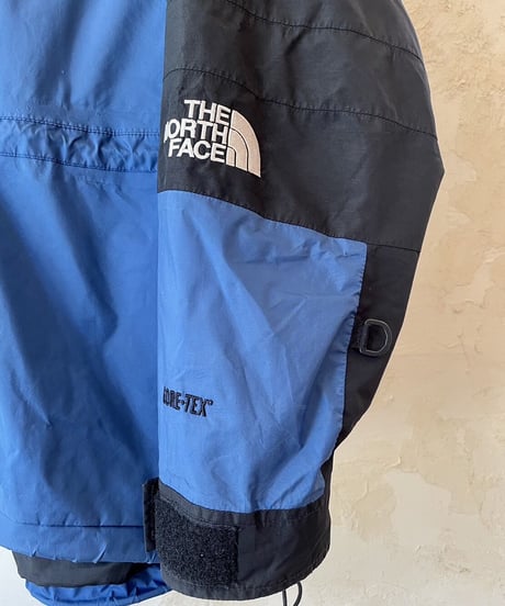一年の半分くらい着れるグッドスペックなパーカー