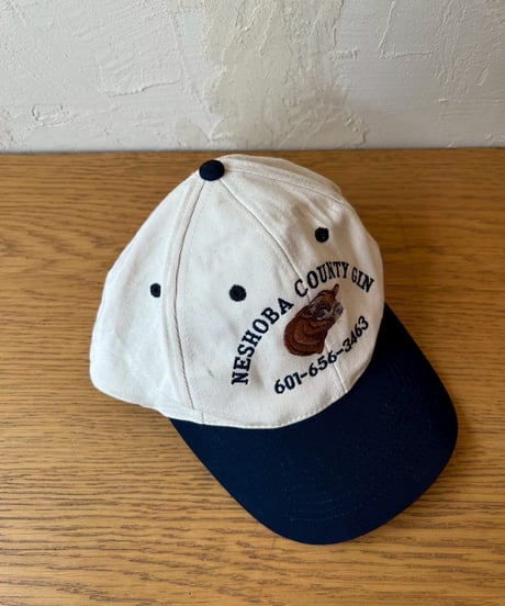 配色と牛さん？が完璧なダッドキャップ