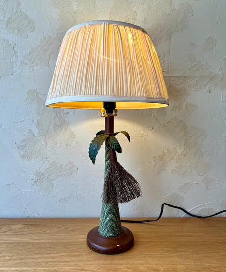 ♯81 チリ🧹がついてるヤシの木テーブルランプ