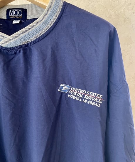 軽くウインドブレーカーなプルオーバー