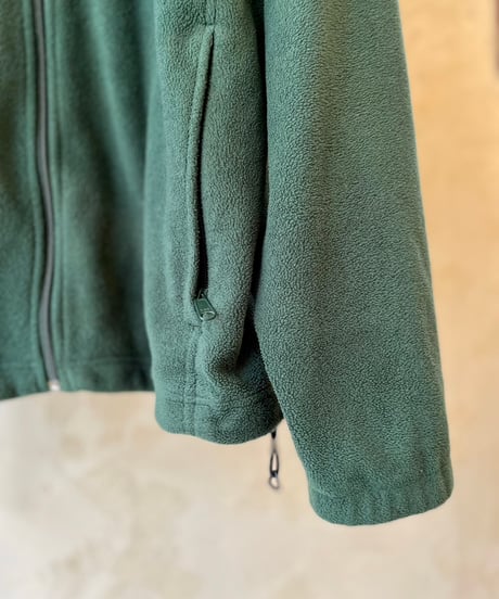 スウェットの上から着れるフルジップフリースジャケット