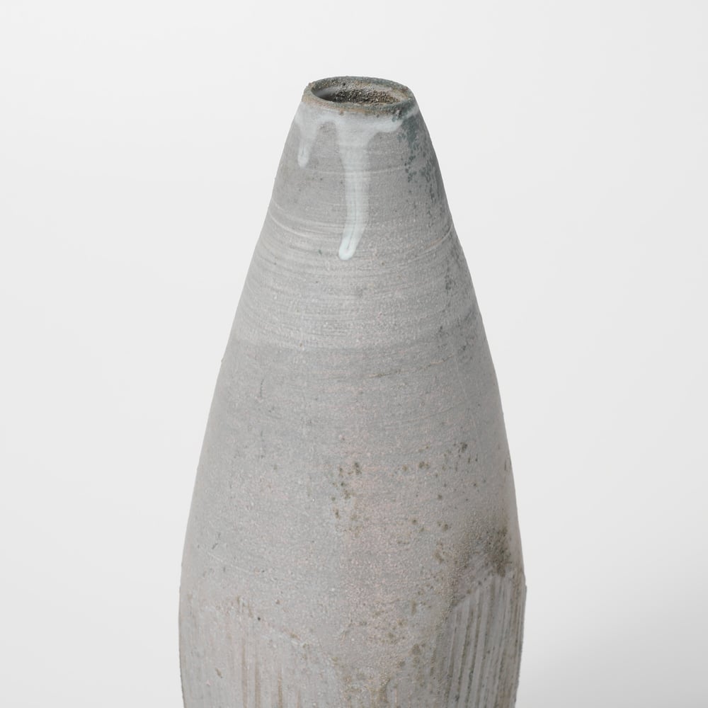 野口悦士 / オブジェ・花器・白錆角瓶 (実物写真2381) | Mono.