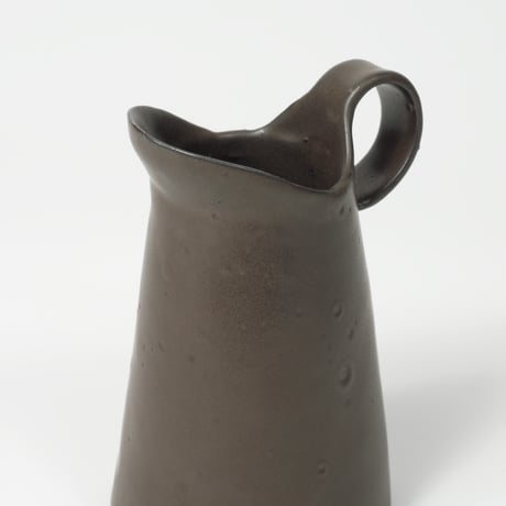teto ceramic  / ピッチャー・小 (花器)・濃茶(錆鉄色) (実物写真2261)