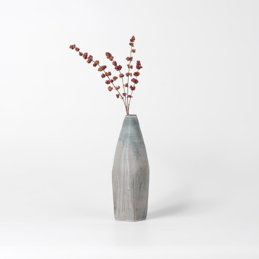 野口悦士 / オブジェ・花器・白錆角瓶 (実物写真2381) | Mono.