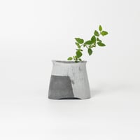 星野 友里 / Flower vase "form" / 黒土 / 花器 (実物写真2668)