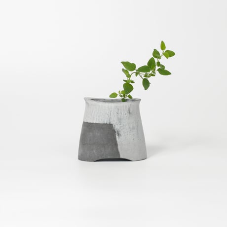 星野 友里 / Flower vase "form" / 黒土 / 花器 (実物写真2668)