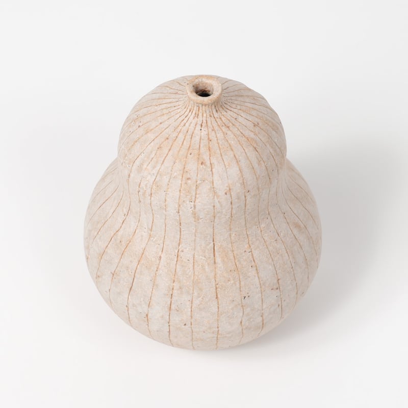 高田かえ / 花器 / 白土 / 線紋 (実物写真3-038) | Mono.