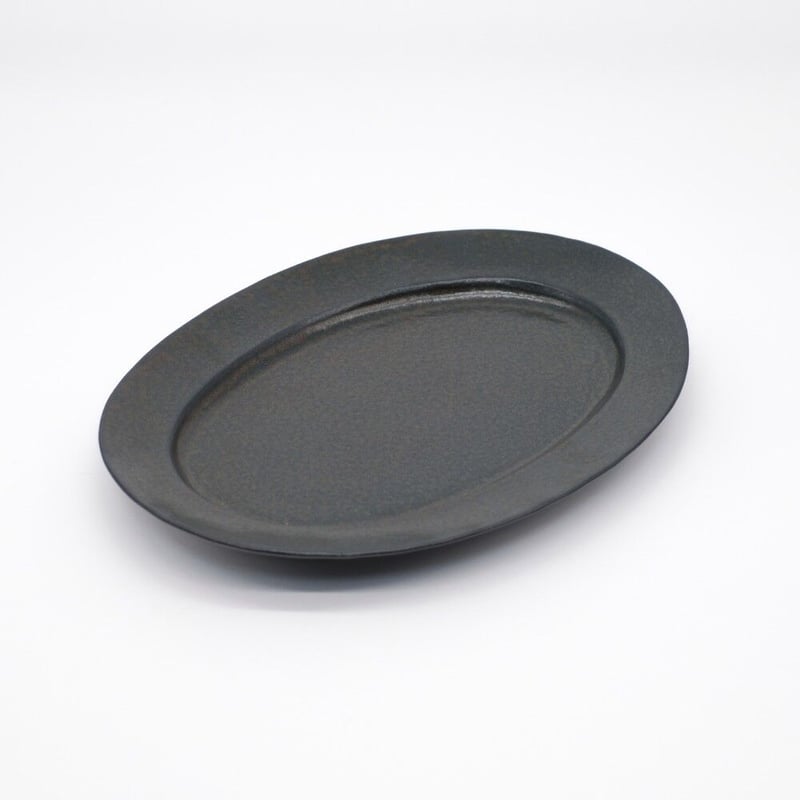 児玉修治 / オーバルプレート L・黒釉(実物写真1725) | Mono 