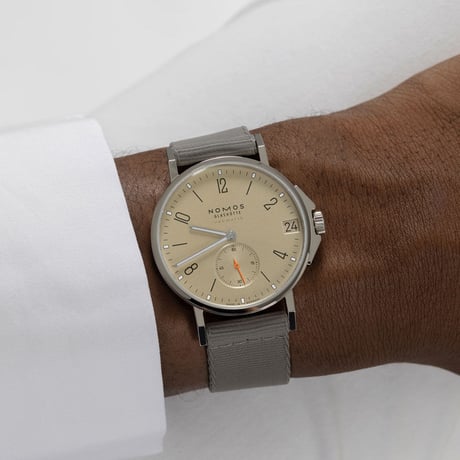 NOMOS Glashütte / Ahoi neomatik 38 Date Sand / NM527