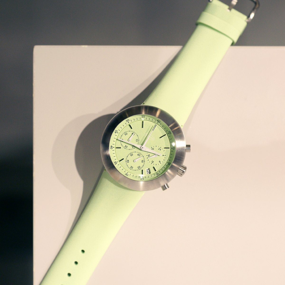 スイス本国完売】 IKEPOD / New Chronopod / IPC011SILP /