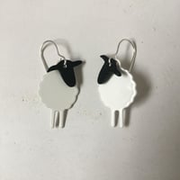 羊のピアス
