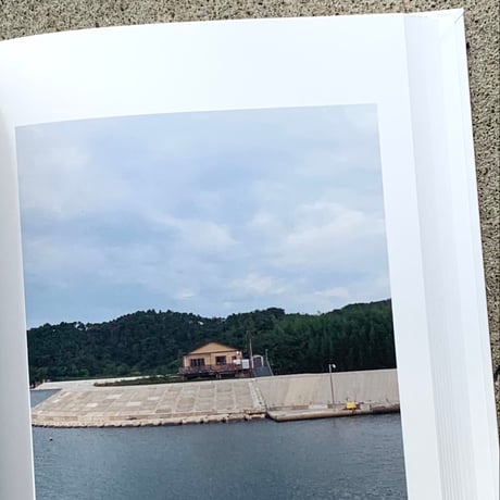 写真：トヤマタクロウ　詩：瀬尾夏美｜New Habitations from North to East: 11 years after 3.11