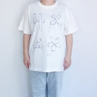 Rhodolirion　Printed Making a bow with Ribbion Tee【White】