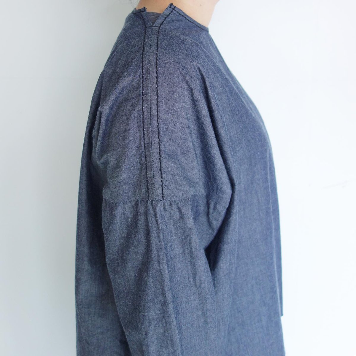 homspun☆今期新品未使用ライトオンスシャンブレープルオーバーブラウス homspun(ホームスパン) ライトオンスシャンブレーロングスリーブ