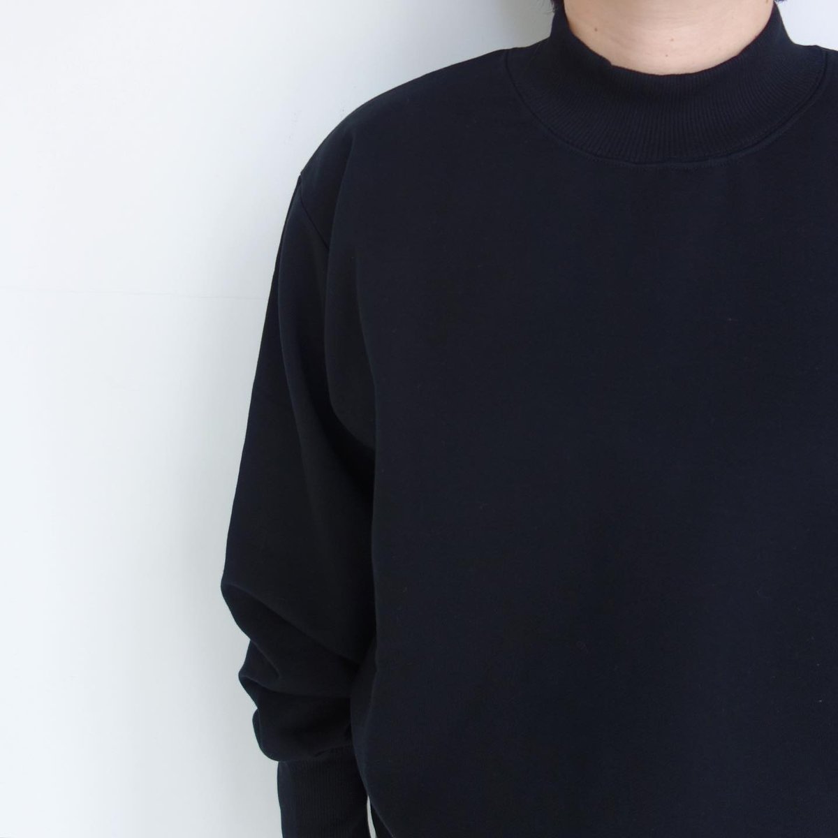 homspun コンパクト裏毛 プルオーバー【ブラック homspun コンパクト裏毛 プルオーバー【ブラック
