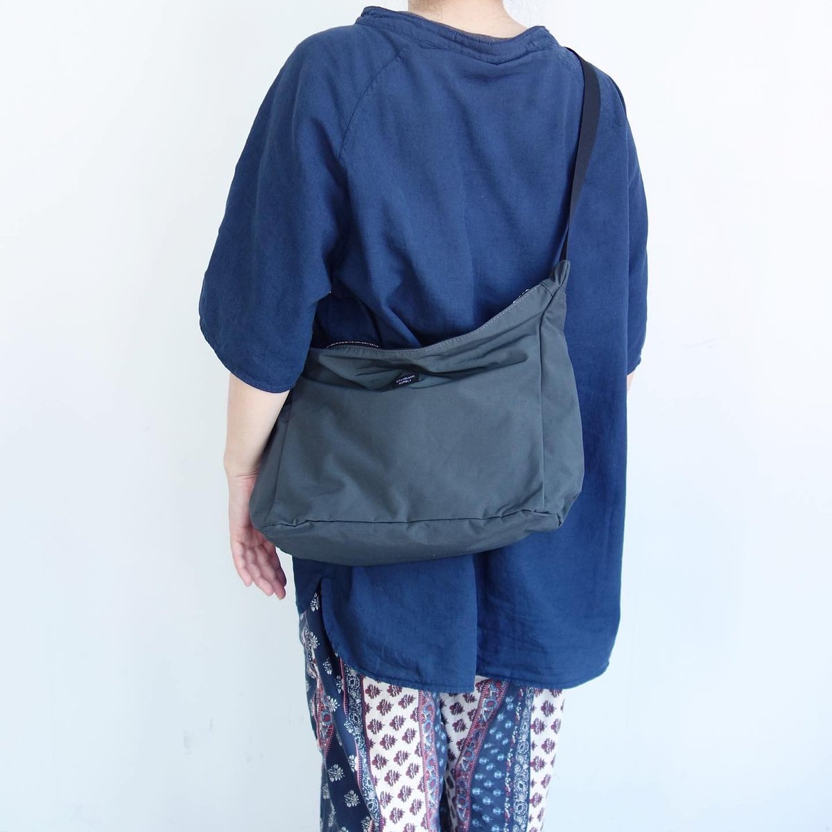 STANDARD SUPPLY SIMPLICITY TRIANGLE SHOULDER 【S