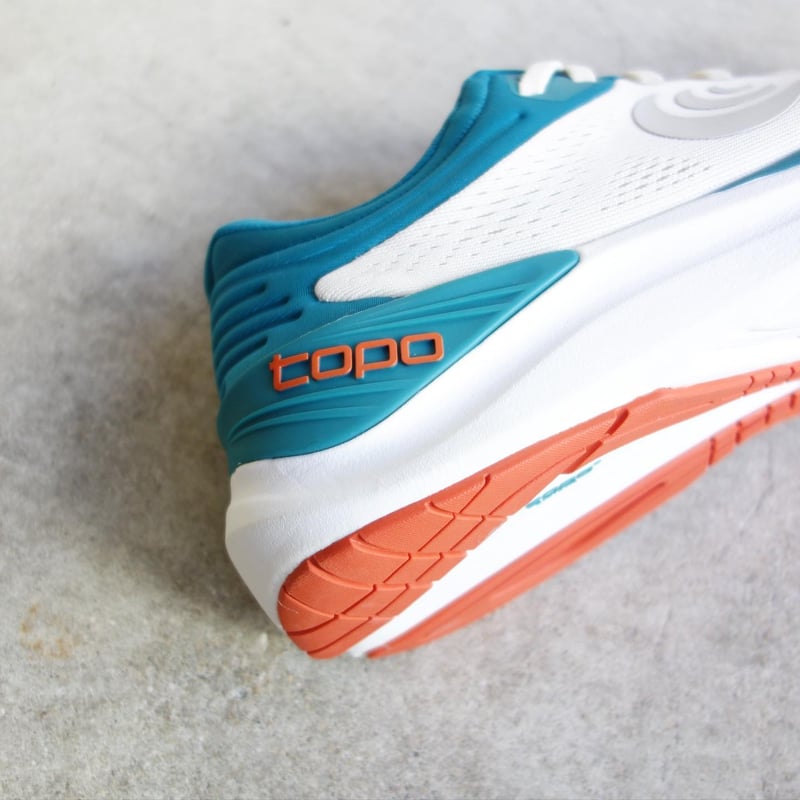美品　topo Athletic ULTRAFLY 4 topo-athletic-wmns-