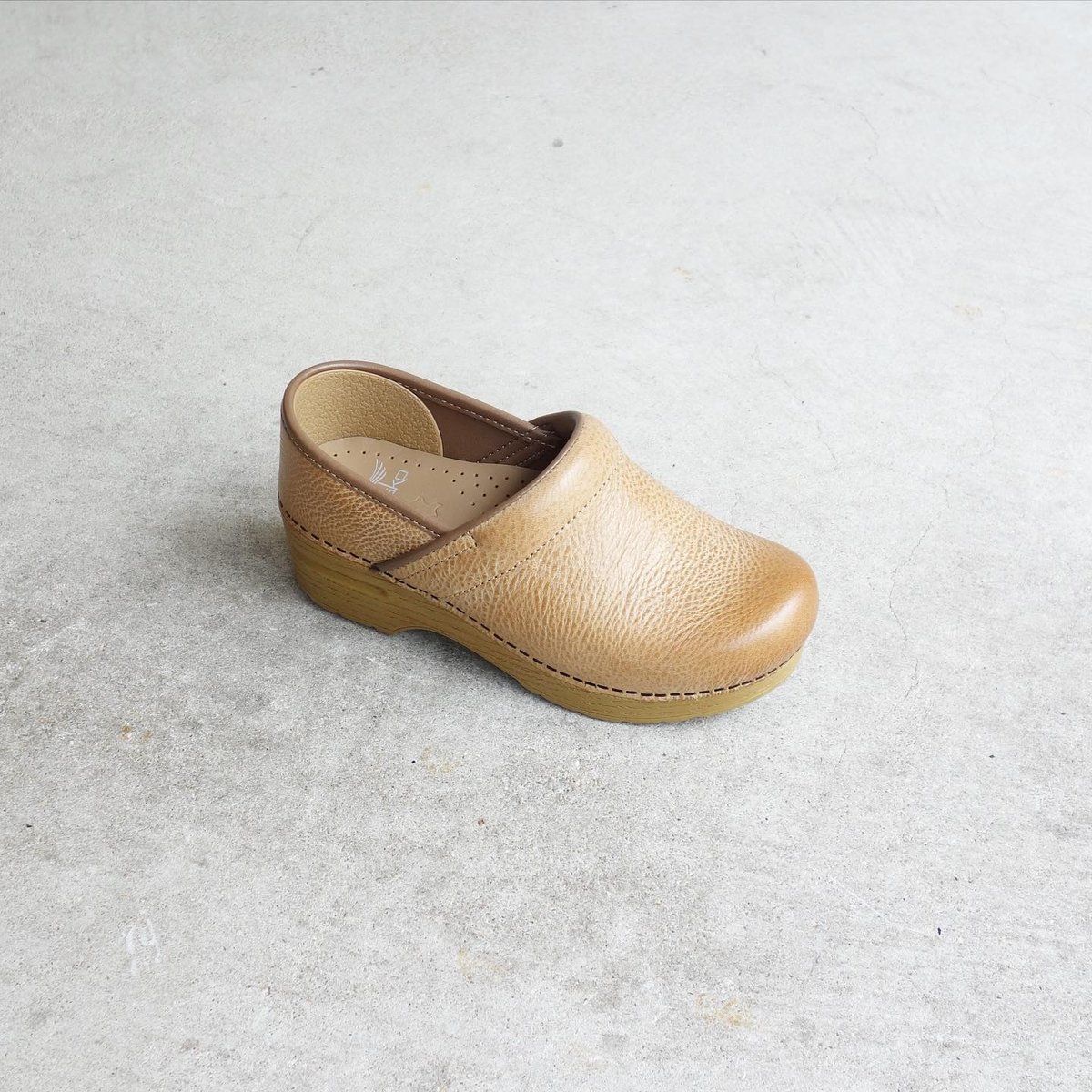dansko Professional Distressed【Honey】 | folkhim