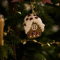 【shirleybredal】Gingerbread House Ornament with Mushroom