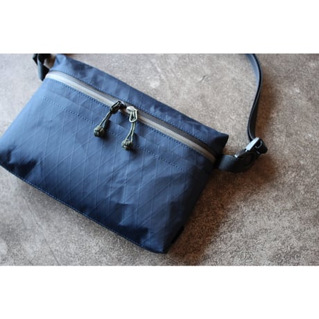 TRAIL SACOCHE (col/Dark Navy)