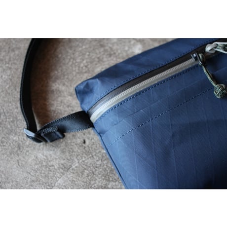 TRAIL SACOCHE (col/Dark Navy)