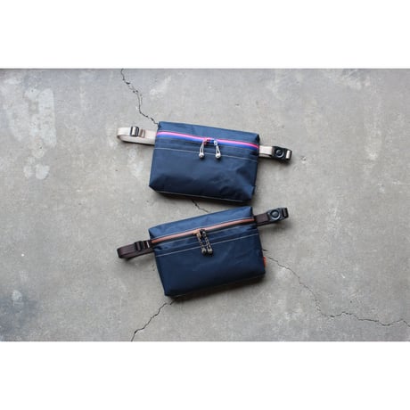 TRAIL SACOCHE (col/Dark Navy)