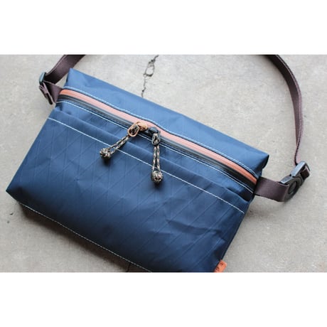 TRAIL SACOCHE (col/Dark Navy)