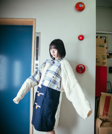 "ニットに侵食されてるコート" A coat eroded by knitwear, Rebuild by vintages