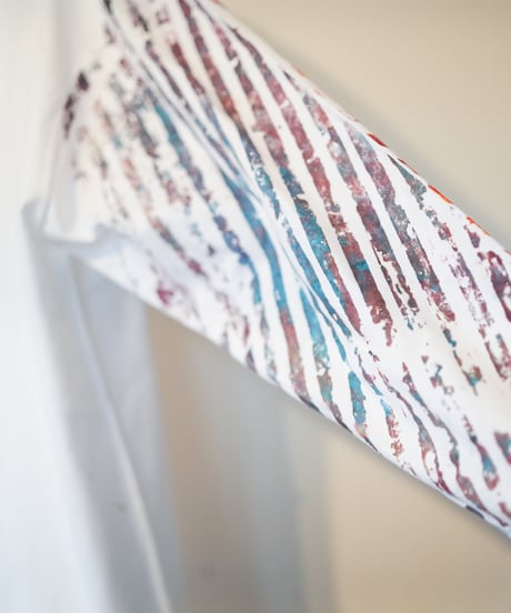 "色彩手刷りと刻まれた名のロンT 2024年版 第五色" T-shirt with hand-printed colors and engraved name