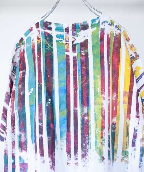 "色彩手刷りと刻まれた名前のTシャツ 第四色" T-shirt with hand-printed colors and engraved name