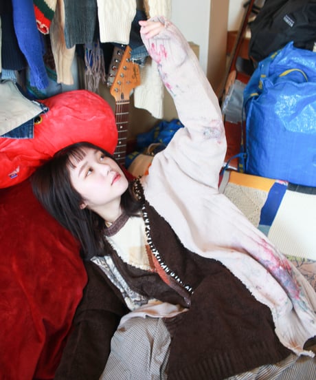 "色に汚れたアトリエから眺めた西日の落ちる山"  Mountains where the sun falls as seen from the Painter atelier