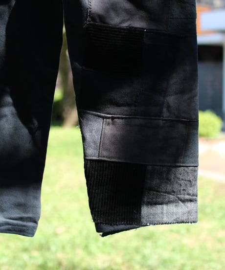 "孤独な赤は美しい" Black patchwork denim with lonely Red, Rebuild by Vintages