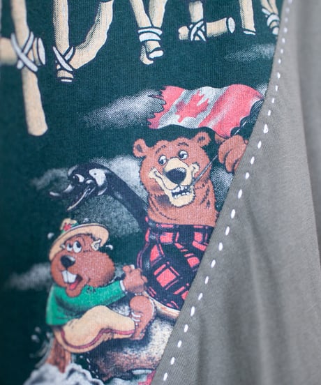 "赤い花のある森" forest with red flowers T-shirts, Rebuild by vintages