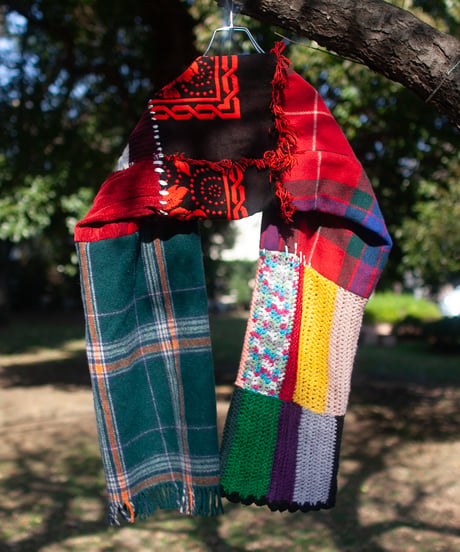 "溶け込みきれない色彩"  Vintage knit Rebuild Muffler by unhind colors