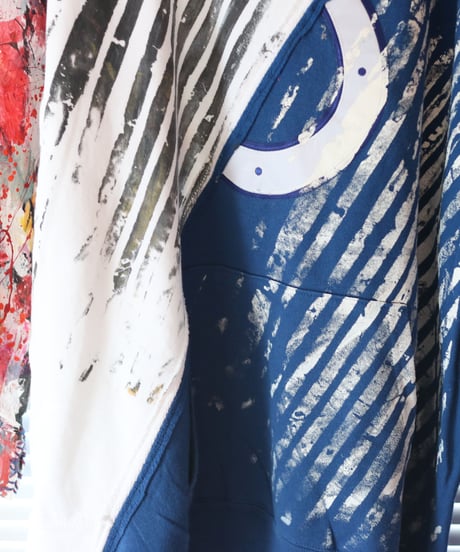 "色彩に変わる途中の青" Blue on its way to becoming a color, rebuild by vintages