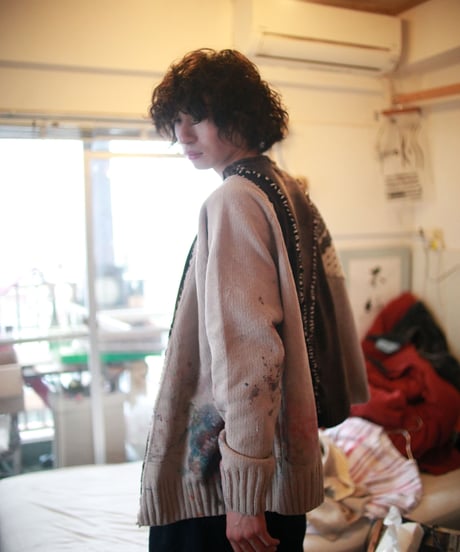 "色に汚れたアトリエから眺めた西日の落ちる山"  Mountains where the sun falls as seen from the Painter atelier