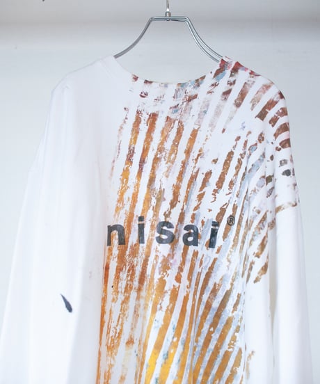"色彩手刷りと刻まれた名前のトレーナー" Trainer with hand-printed colors and engraved name