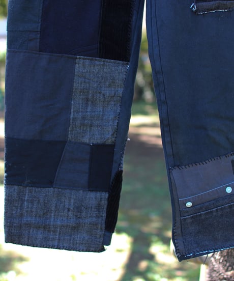 "孤独な赤は美しい" Black patchwork denim with lonely Red, Rebuild by Vintages