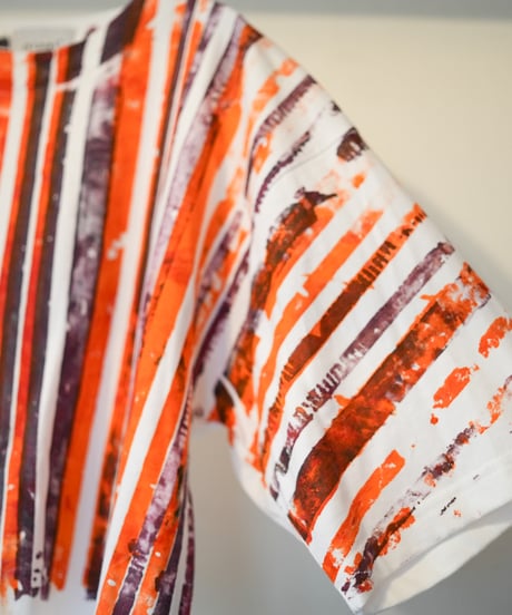 "色彩手刷りのTシャツ 2024年版 第一色" T-shirt with hand-printed colors