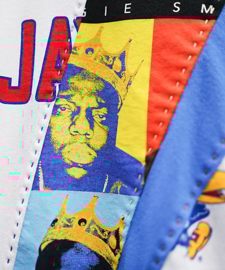 "音楽が鳴ってる" The music is playing, rebuild by vintages