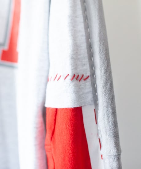 "灰色の日常を彩った花" Flowers that color the gray everyday life. long-sleeved T-shirt, Rebuild by vintages