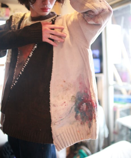 "色に汚れたアトリエから眺めた西日の落ちる山"  Mountains where the sun falls as seen from the Painter atelier