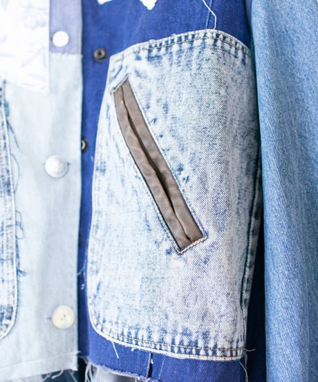 "青い散歩道に白い花" White flowers on a blue walkway denim jacket, Rebuild by vintages