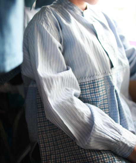 "あの頃よりも綺麗な青のブラウス" Blue blouse more beautiful than those days. Rebuild by vintages
