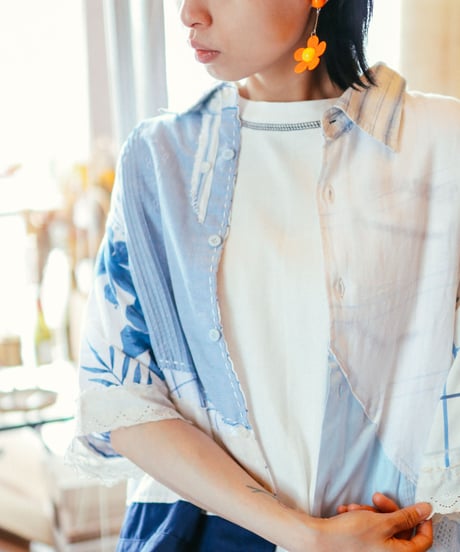 "花とシーグラス" Short-sleeved shirt with floral pattern and sea glass color., reconstructed from vintages