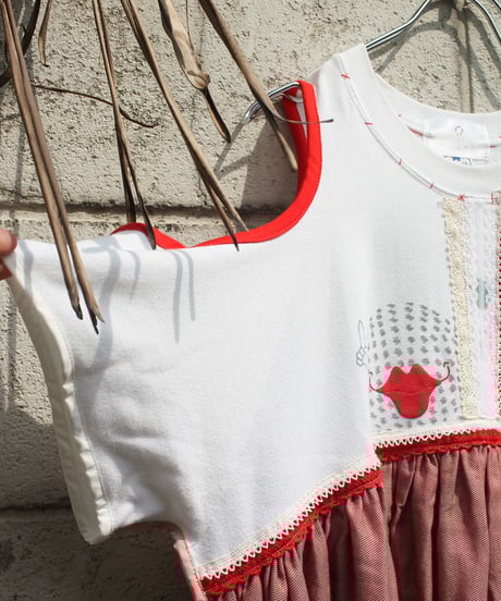 "レッドスマイルキス・ドレス" Red Smile Kiss Dress on the Room