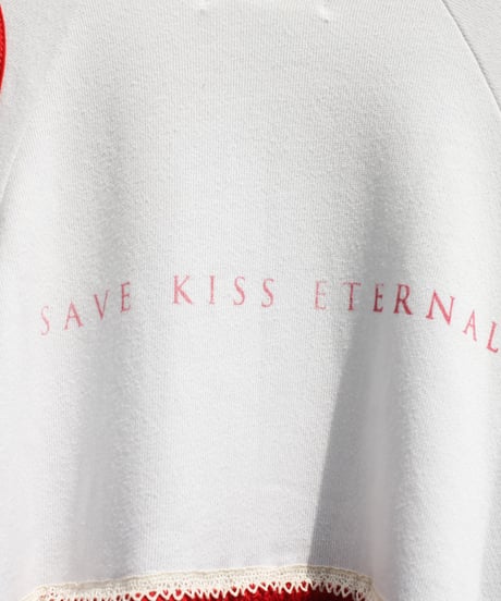 "レッドスマイルキス・ドレス" Red Smile Kiss Dress on the Room