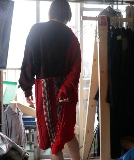 "彼女が忘れていった口紅" Rouge she forgot, reconstructed from red knit vintages