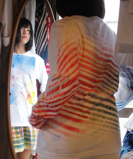 色を抱えて背負った彼と彼女のロンT 第三色